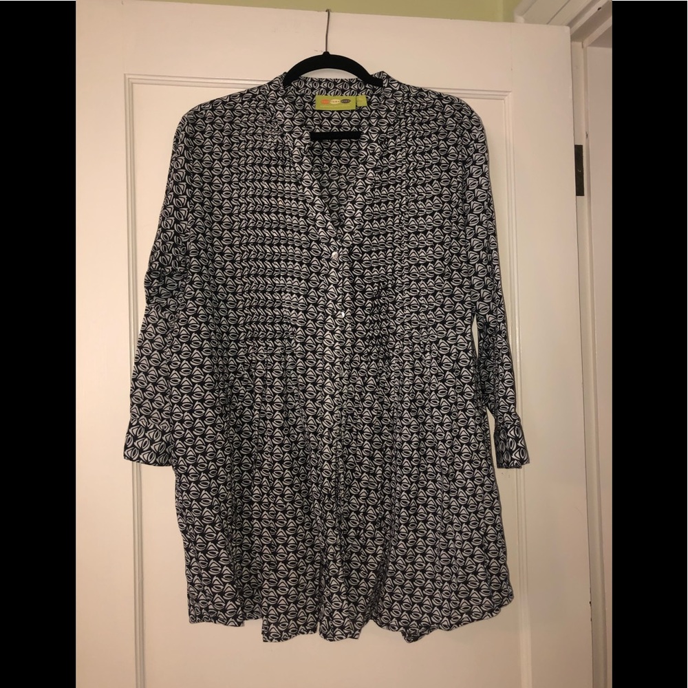 Black and white tunic XL
